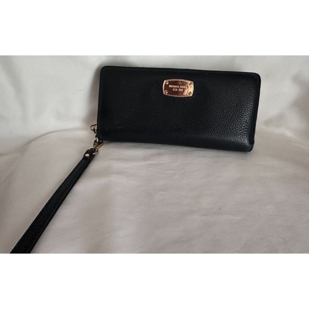 Michael Kors  Jet Set Black Pebbled Leather Wallet with wristlet strap